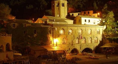 Escursione Notturna A San Fruttuoso Di Camogli Con Cena In Spiaggia E