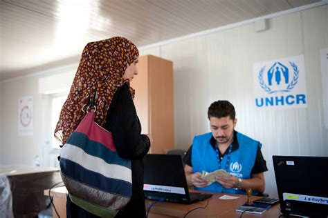 UN refugee agency aims to double funds for cash-based assistance to ...