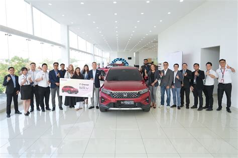 03 All New WR V 1st Customer Delivery Ceremony BM Paul Tan S