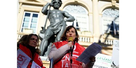 En Images Plus De Personnes Manifestent Saint Tienne Pour