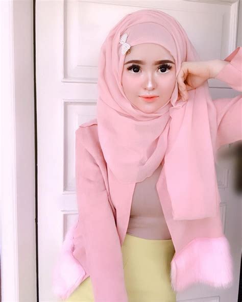 Potret Menawan Herlin Kenza Si Hijaber Barbie Asal Aceh