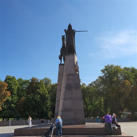 Paminklas LDK didžiajam kunigaikščiui Gediminui Monument in Senamiestis