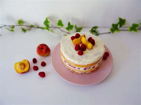 Naked Cake Mit Himbeeren Und Pfirsichen Zuckerkruemel