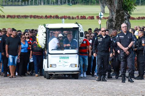 PM atingido na cabeça durante operação na Zona Norte é enterrado em