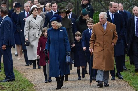 Rei Charles Iii Celebra O Seu Primeiro Natal Como Monarca Ao Lado Da