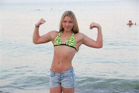 8 Hot Sexy Maryana Naumova Bikini Pics