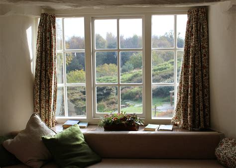 How To Choose The Right Curtain Lengths And Widths For Your Window