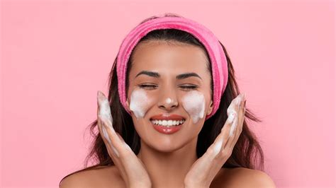 Melhores Espumas de Limpeza Facial 10 Ótimas Opções