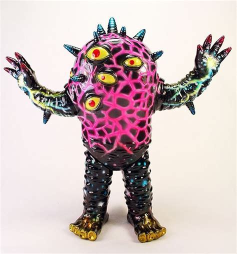 Pin By Aoibluevi On Plastic Kaiju Vinyl Art Toys Art Toy Weird Toys