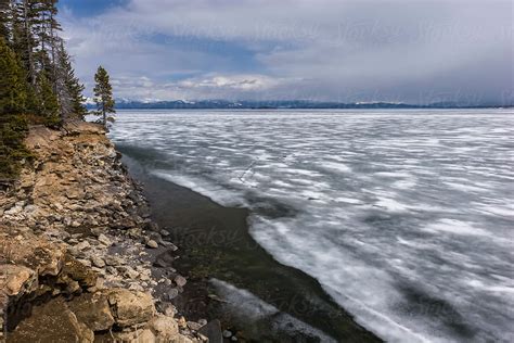 Yellowstone Lake Del Colaborador De Stocksy Adam Nixon Stocksy