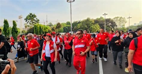 Rayakan Hut Ri Hasto Puan Jogging Dengan Media Di Gbk