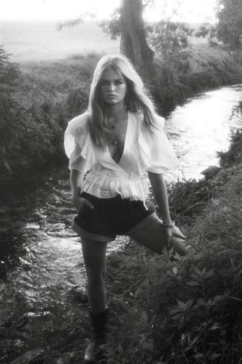 Anna Ewers Simple Life Style In Grandeur Nature Vogue Paris Anne Of