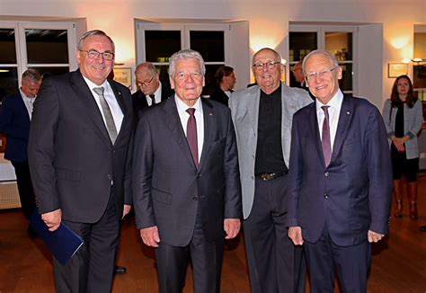 Bundespräsident a D Joachim Gauck liest in der Martinskirche aus