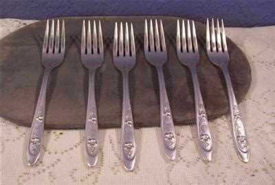 LOT VINTAGE MERIDEN SILVER PLATE CO FORKS KNIVES KNIFE Antique Price