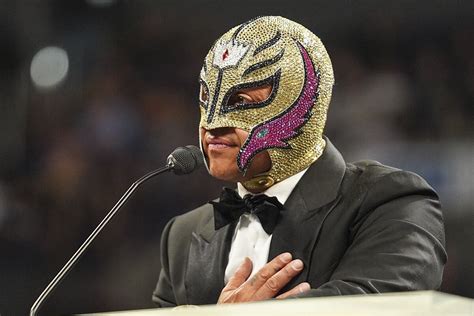 Rey Mysterio no se olvida de México en su ingreso al Salón de la Fama