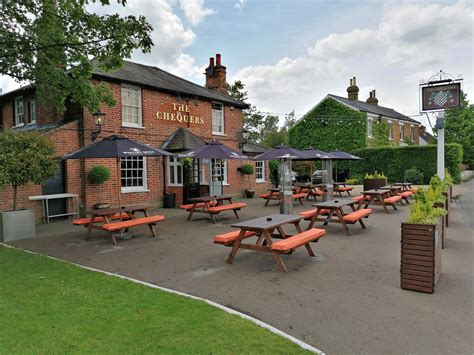 The Chequers Matching Green | DesignMyNight