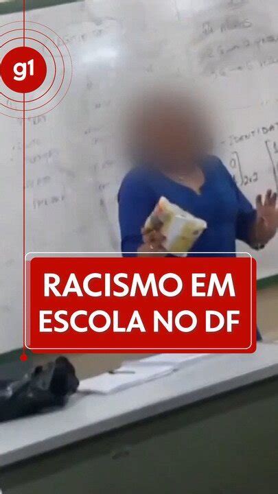 Vídeo Aluno entrega esponja de aço como presente a professora negra no