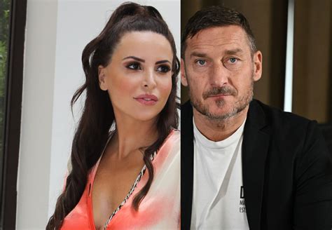 Francesco Totti E Marialuisa Jacobelli Paparazzati Insieme In Un Hotel