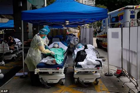 Letti In Strada Negli Ospedali Di Hong Kong Per Il Covid Dago Fotogallery