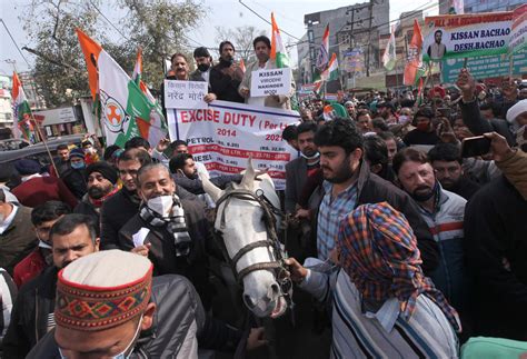 Cong Takes Out Massive Protest In Jammu On Farmers Fuel Hike Issues