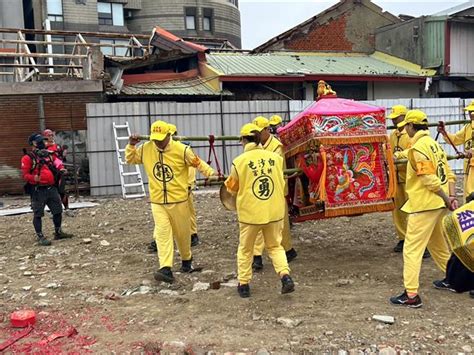 白沙屯媽苑裡市場「踏廟地」賜福 鎮長感動落淚迎媽祖 生活 中時