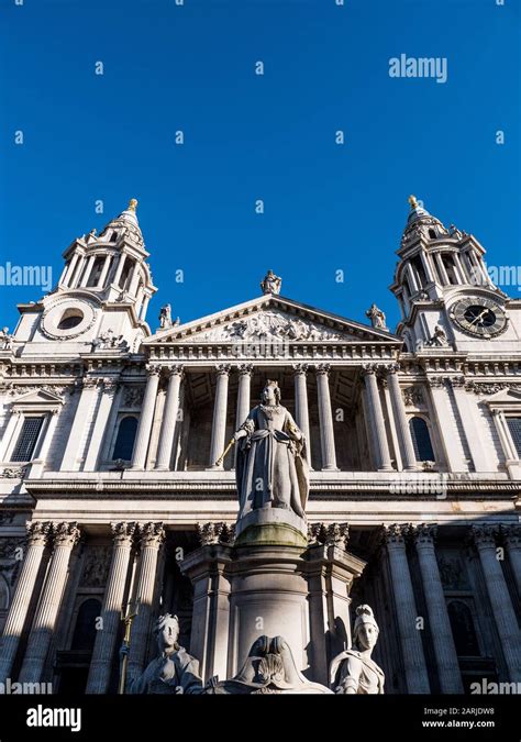 Statue Of Queen Anne St Paul S Churchyard West Front Of St Pauls