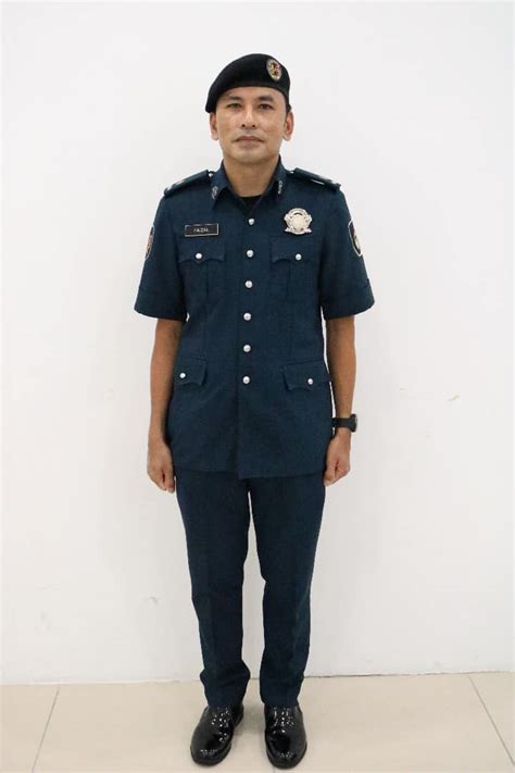 Baju Lengkap Kadet Polis Perempuan