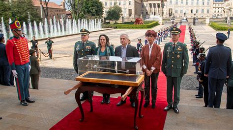 Regres Con Honores La Espada De Bol Var A La Casa De Nari O