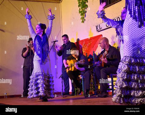 Flamenco dancers spain hi-res stock photography and images - Alamy