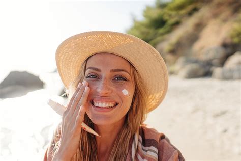 Cómo Incluir Un Protector Solar En Tu Rutina De Maquillaje Y Cuáles