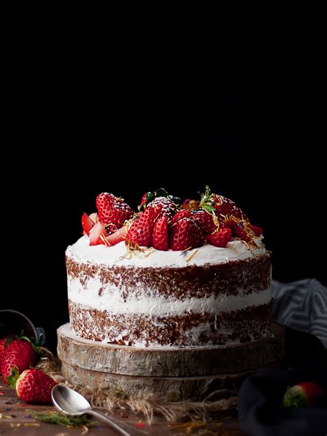 Naked Cake al Cardamomo de Fresas con Nata para San Valentín Jaleo en