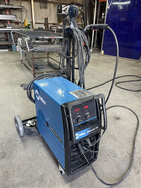 Miller 252 Mig Welder W Spoolmatic 30a Aluminum Gun For Welding And