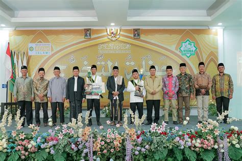 Wisuda Santri Pondok Pesantren Refah Islami Puluhan Wisudawan Hafal Al