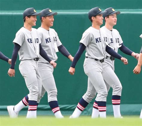 第95回選抜高校野球大会＜開会式＞笑顔で入場行進する慶応・清原勝児（左から2人目）（撮影・須田 麻祐子） ― スポニチ Sponichi