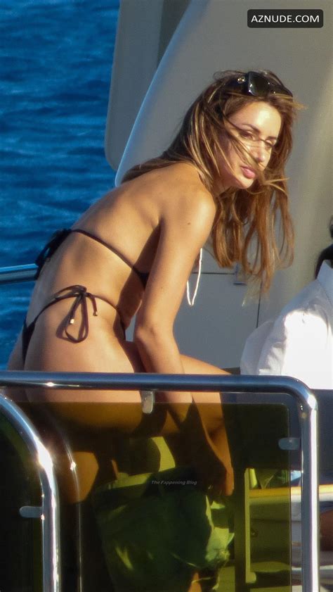 Vanessa Sierra Sexy Shows Off Her Incredible Bikini Body In Mykonos
