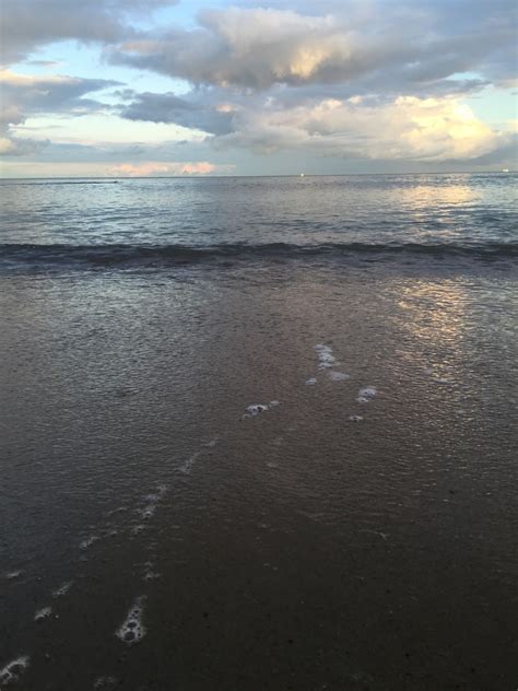 無料画像 ビーチ 海岸 砂 海洋 地平線 雲 空 日の出 日没 太陽光 朝 夜明け 夕暮れ 反射 湾 水域