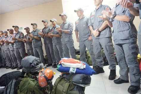 Bombeiros médicos militares e integrantes da Defesa Civil de São Paulo