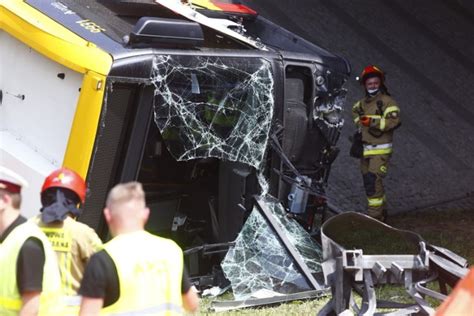 Wypadek Autobusu Warszawa Kierowca Linii Zniszczy Cztery