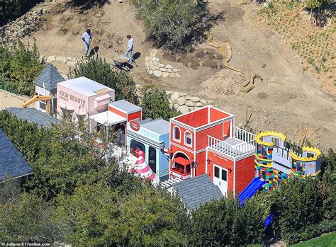 Kim Kardashian constructs 'Lil Hidden Hills' in backyard of her ...