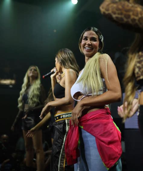 Pocah Aposta Em Look De Grife Famosa Para Show Em Casa Noturna De S O