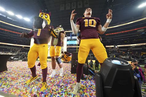 Arizona State Makes College Football Playoff With 45 19 Win Over Iowa