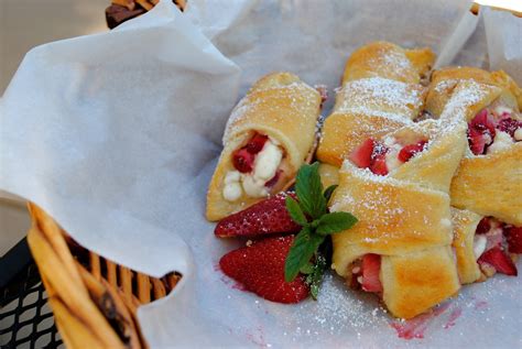 Strawberry Cream Cheese Crescent Rolls Virtually Homemade Strawberry