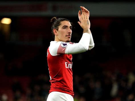 Arsenals Bellerin Facing Up To Nine Months On Sidelines With Knee