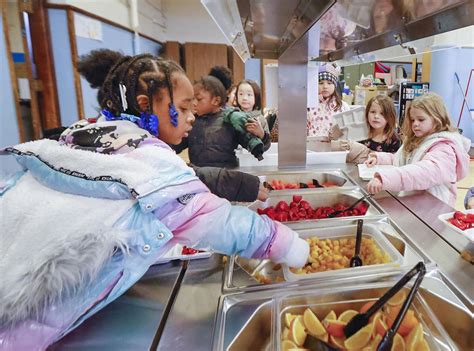 Madison improves school lunches with salad bars, new entrees