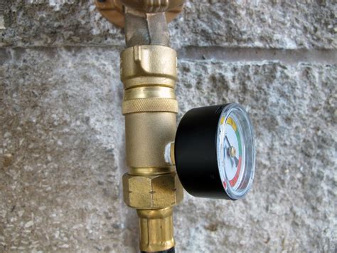 Camco Rv Water Pressure Regulator W Gauge Brass Camco Rv Water Pressure Regulator Cam40064