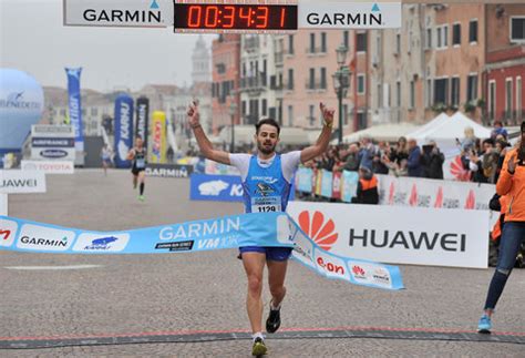 Venicemarathon La Maratona Di Venezia Per Immagini Il Gazzettino It