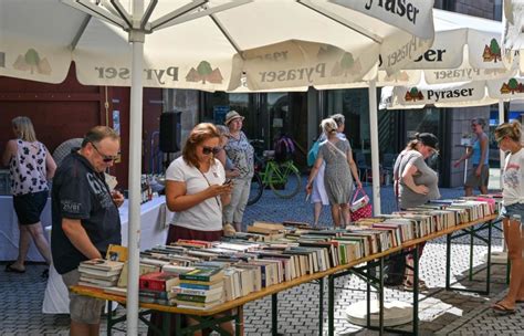 Gut Besuchter B Cherflohmarkt Im Hof Der Hilpoltsteiner Residenz