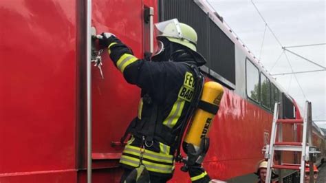 Feuerwehr trainiert für Notfälle im Zugverkehr Drei verschiedene Übungen