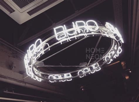 Неоновая люстра | Неон, Неоновые вывески, Вывески