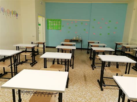 CONSEGNATI I NUOVI BANCHI AGLI ALUNNI DELLA PRIMA CLASSE DELLA PRIMARIA